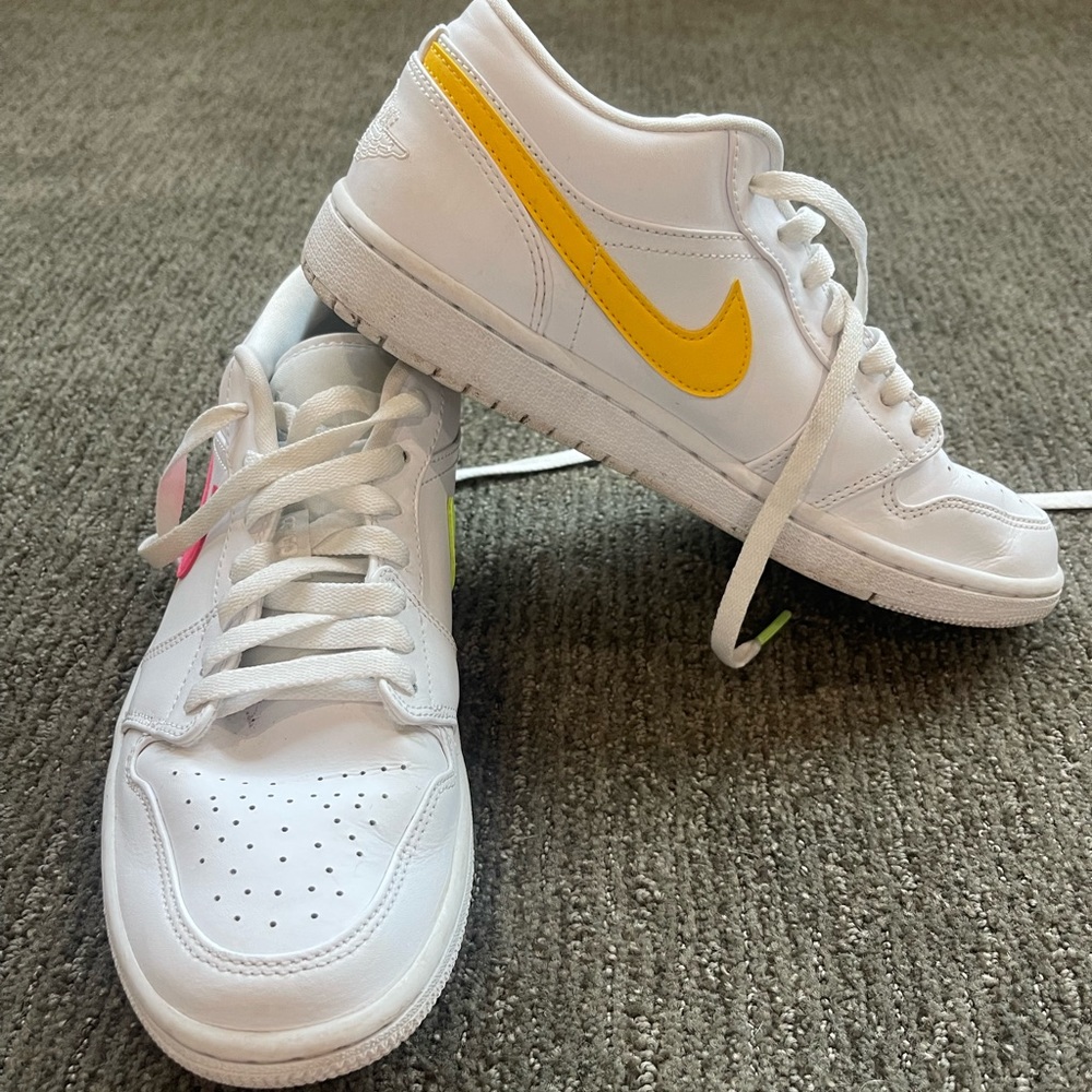 Jordan 1 low, multi color, barely worn, great condition, size 8
